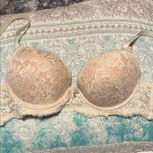 Daisy Fuentes Lace Bra in Cream